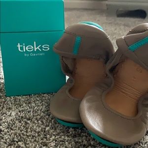 Taupe size 8 Tieks